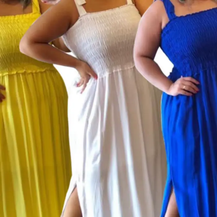 Robe longue plissée sexy et confortable pour femmes rondes nouvelle collection printemps été style élégant et décontracté à bretelles coupe ajustée soie de lait blanc bleu jaune grandes tailles occasions spéciales