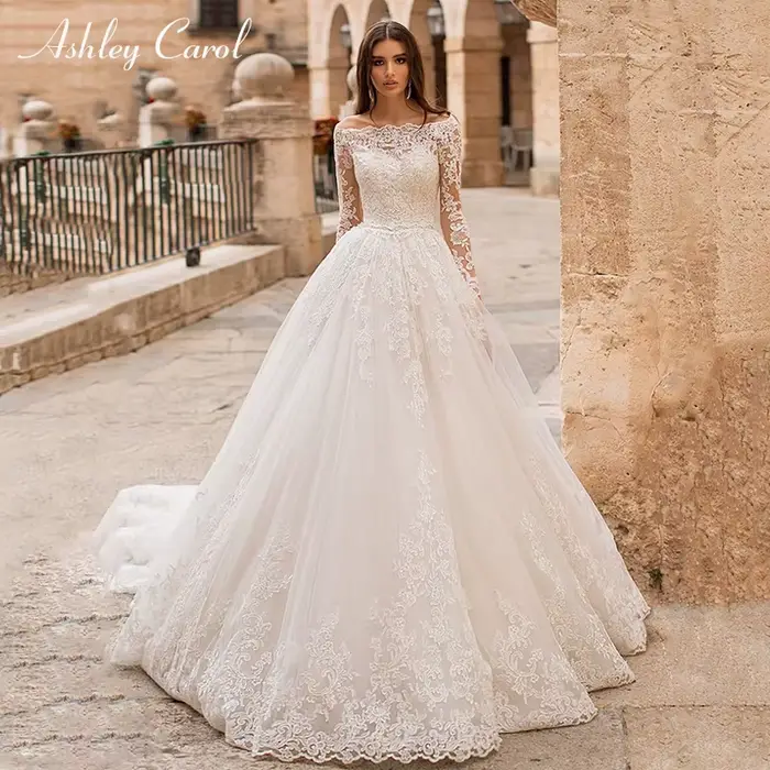 Robe de mariée princesse Ashley Carol en coton, polyester, soie et mousseline avec soutien-gorge intégré pour femmes, col bateau, train de chapelle, appliques et perles, adaptée aux futures mamans, pour mariages et soirées de célébrités