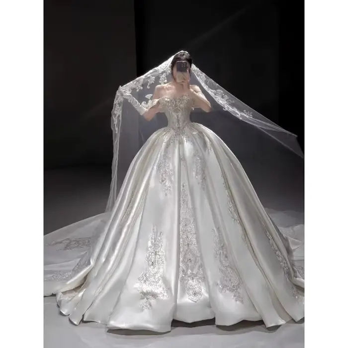 Robe de mariée légère en Satin