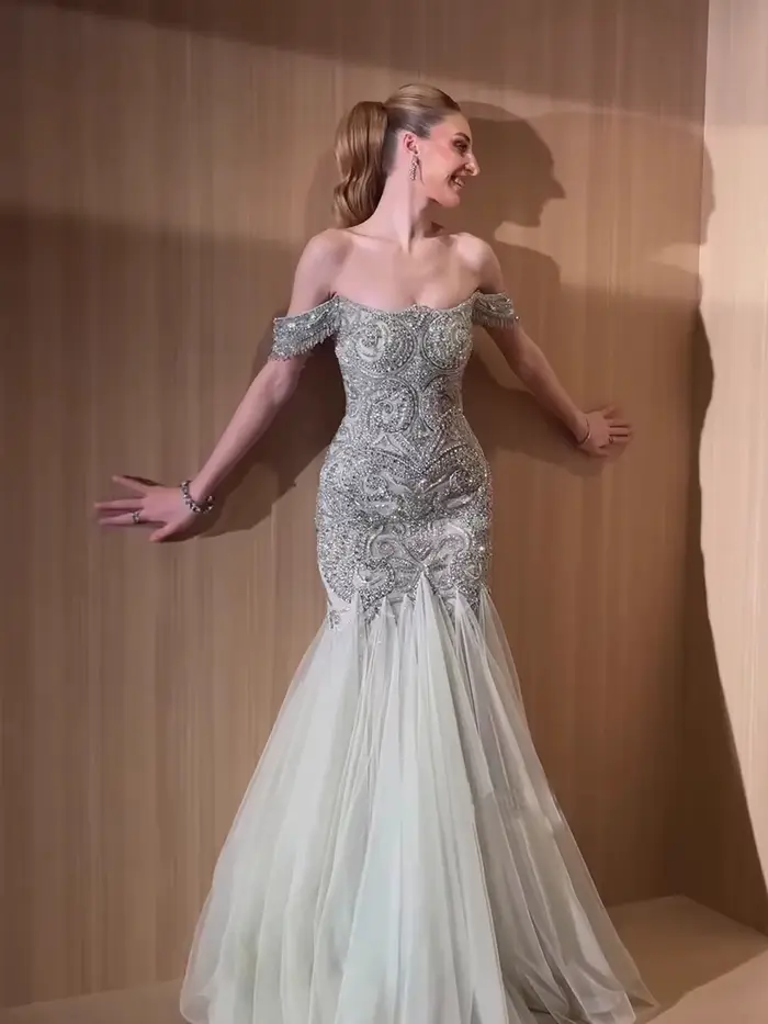 Robe de soirée sirène de luxe en polyester satiné perlée avec décolleté hors épaule pour femmes, idéale pour mariage et cérémonies spéciales