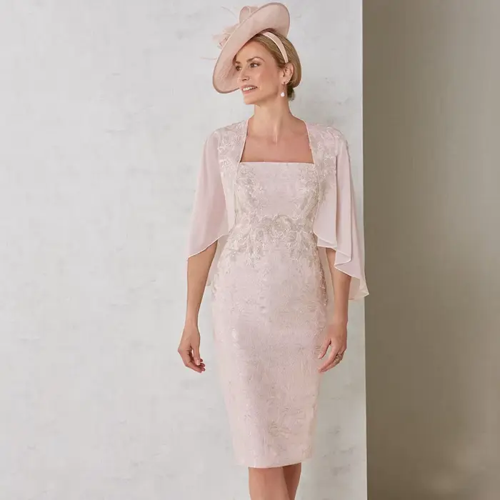 Robe courte rose en dentelle moderne pour mère de la mariée
