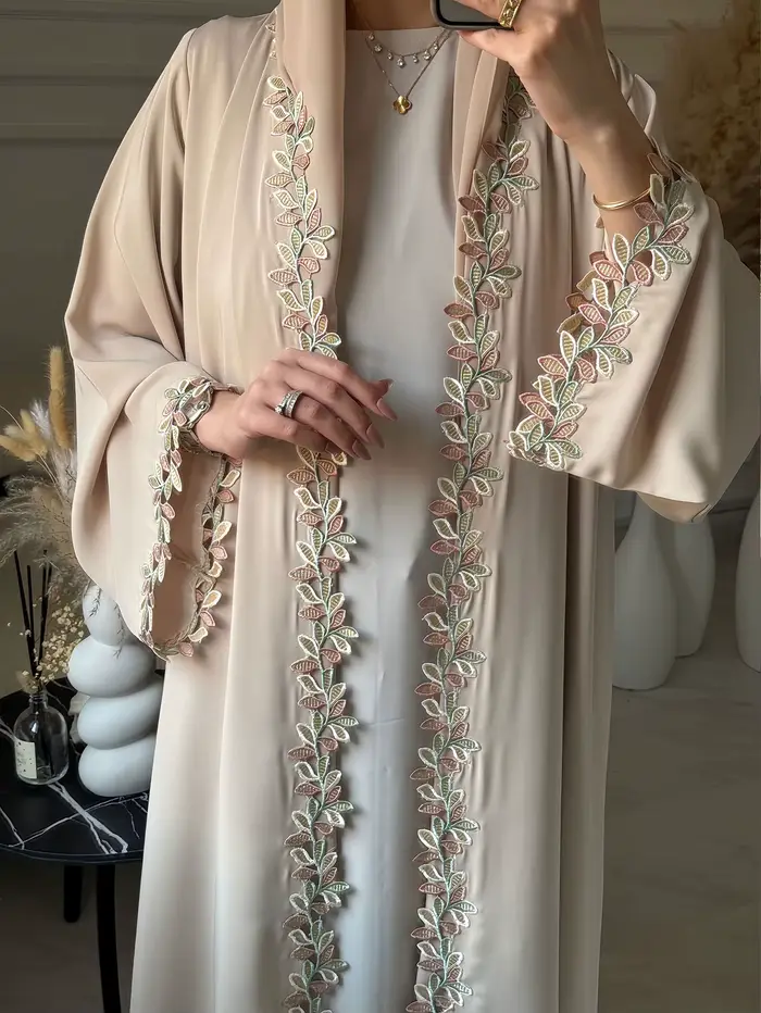 Abaya beige élégant de Dubaï pour femmes musulmanes – Intrument conçu avec une pièce de broderie mul