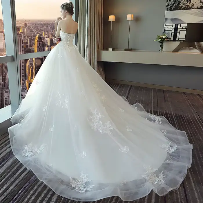 Robe de mariée traînante 2026