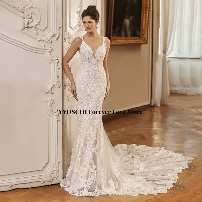 Robe de mariée sirène en dentelle scintillante avec décolleté en V profond 2026