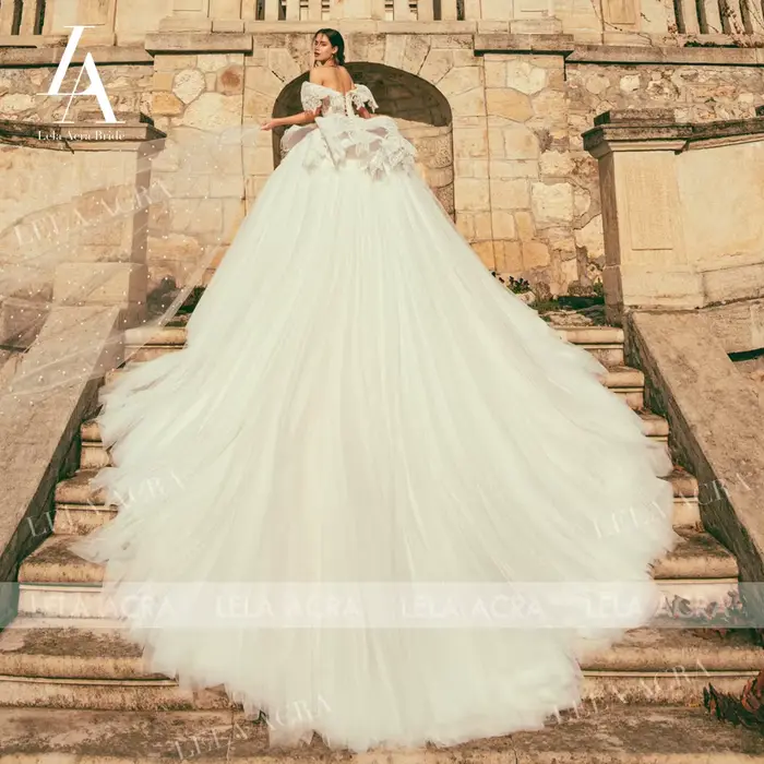 Robe de mariée LelaAcra JK01 en satin perlée sans manches avec broderie et perles pour mariage et soirées spéciales