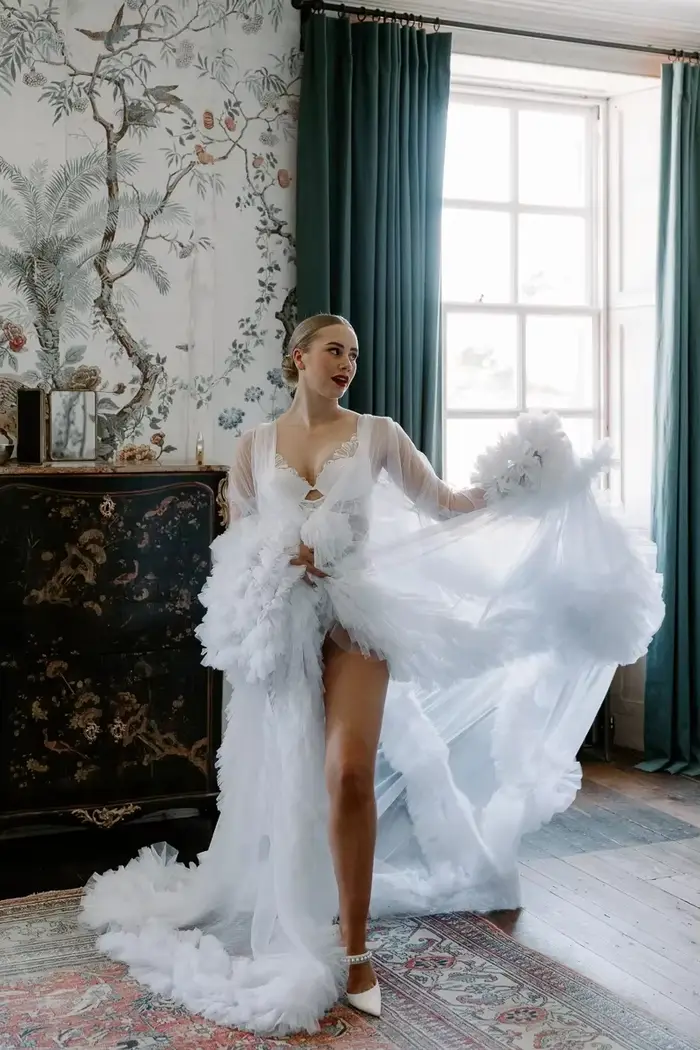 Robe de Mariée Bohème Noble Weiss avec Train de Balayage et Décolleté en V pour Femmes Enceintes Occasions Spéciales
