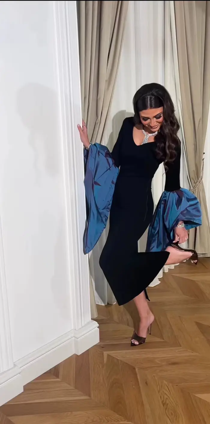 Asastationary-Robe de soirée noire à col en V