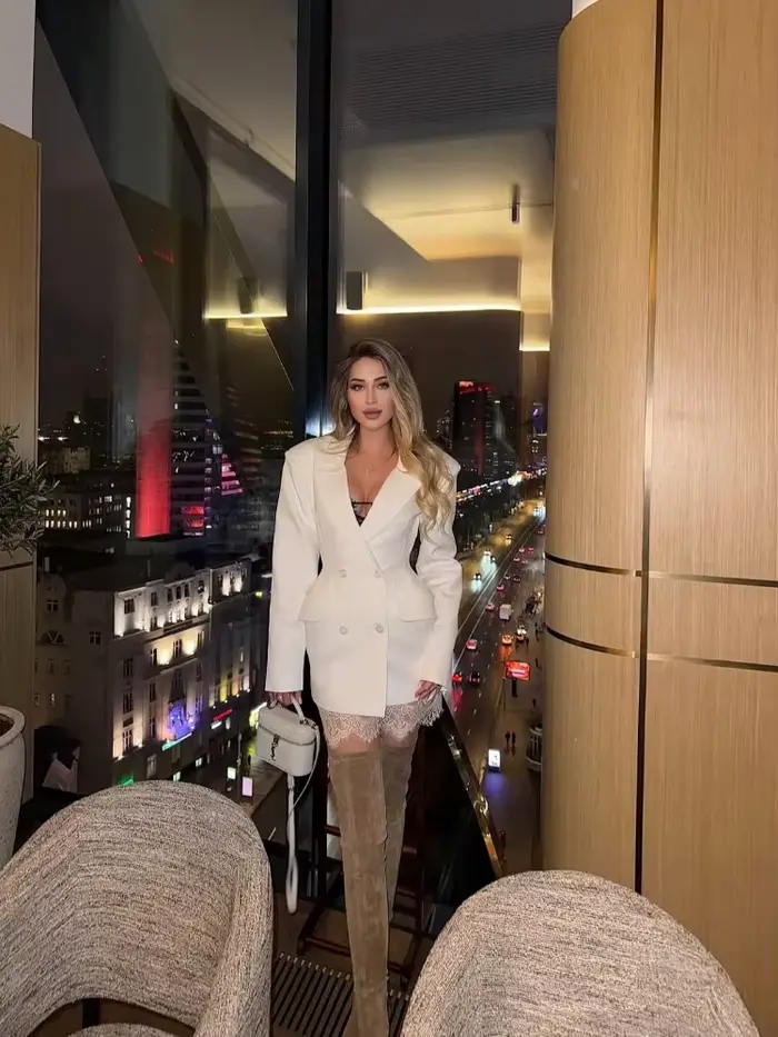 Chic blanc taille cintrée Robe femmes mode manches longues col en v profond Double boutonnage Mini