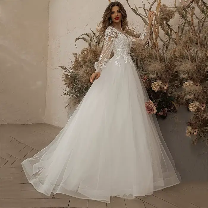 Robe de mariée ivoire à manches longues avec appliques en dentelle et fleurs 3D pour mariage et cérémonies de plage