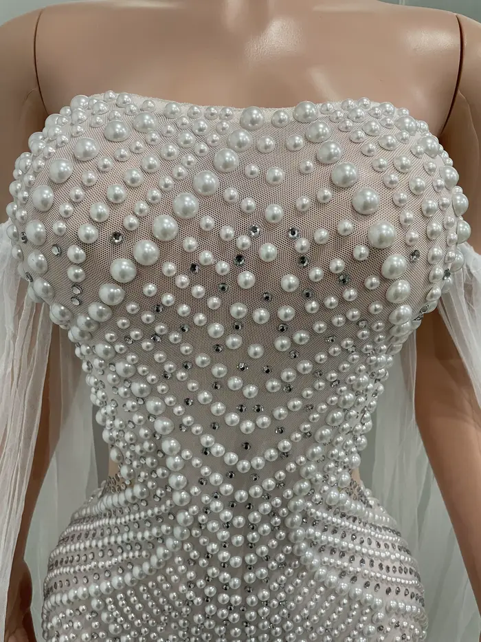 Robe sans bretelles en perles blanches pour femmes