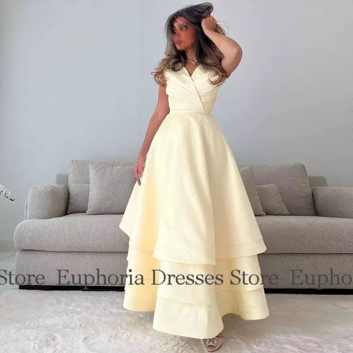 Robe de cocktail trapèze en satin jaune pâle pour femmes