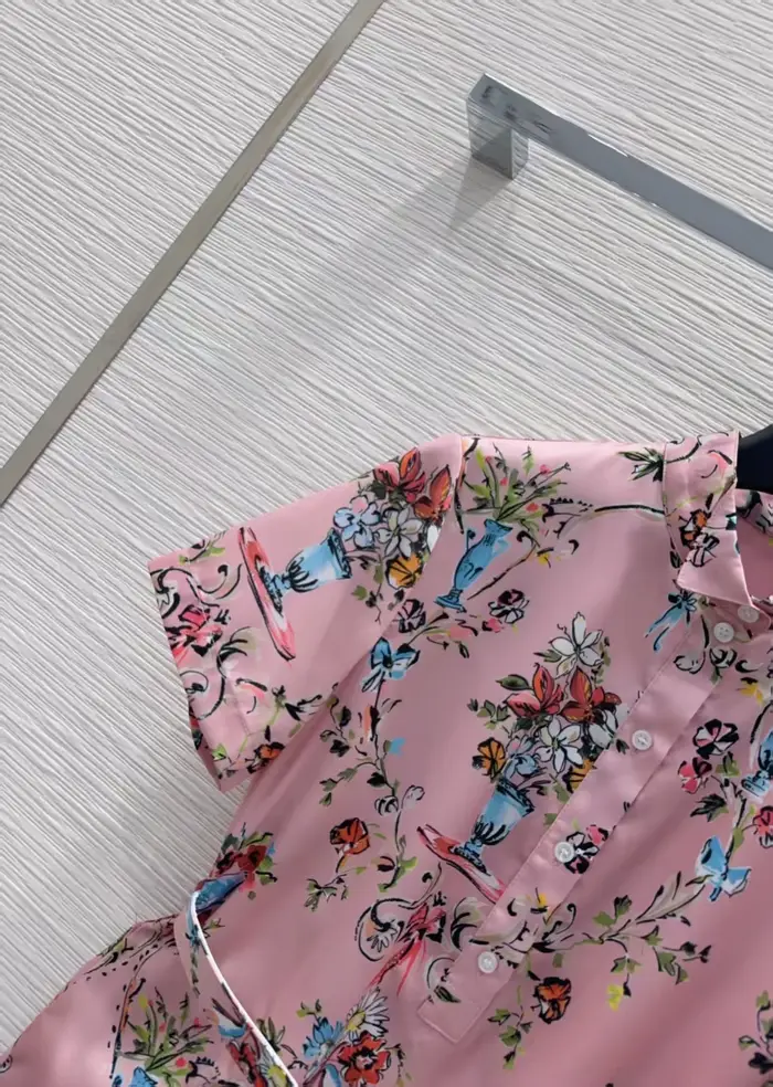 Robe d'été élégante rose à imprimé floral col montant manches courtes pour femmes occasions spéciales