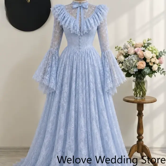 Robe de soirée romantique bleu poussière pour invitée de mariage, col montant, nœud au cou, col à volants, dentelle transparente, manches longues cloche