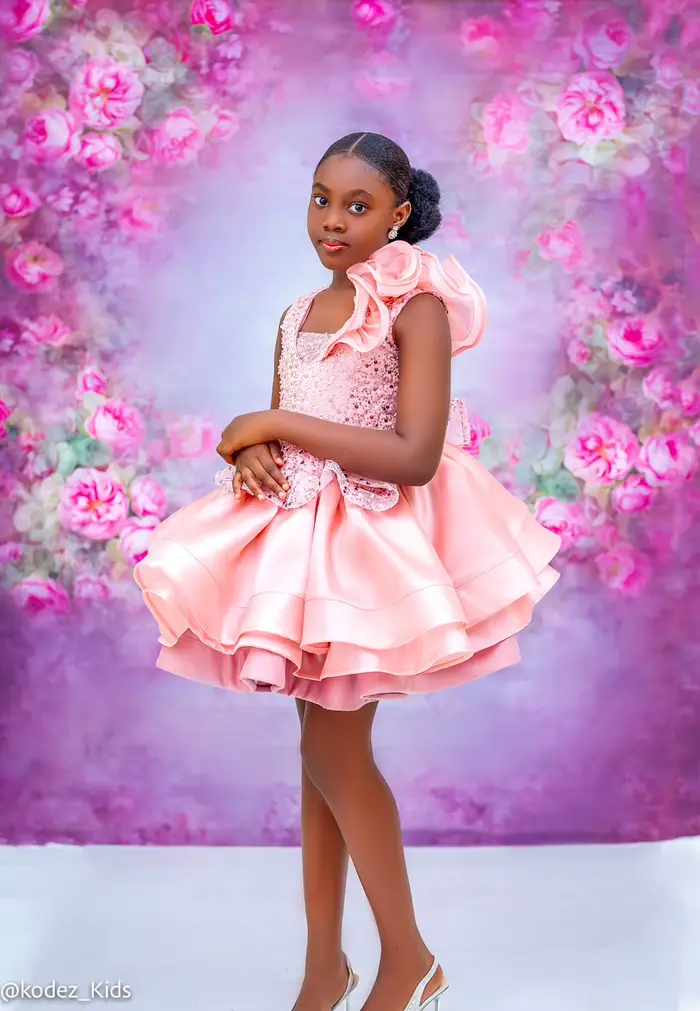 Robe Chic à Paillettes pour Fille Rose Courte à Fleurs Exquise pour Bal de Promo Séance Photo Occasions Spéciales