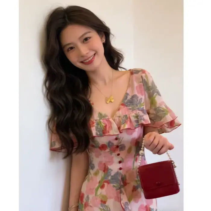 Robe longue à imprimé floral élégante et décontractée pour femmes, coupe cintrée, jupe évasée, col en V, manches courtes, saison printemps été