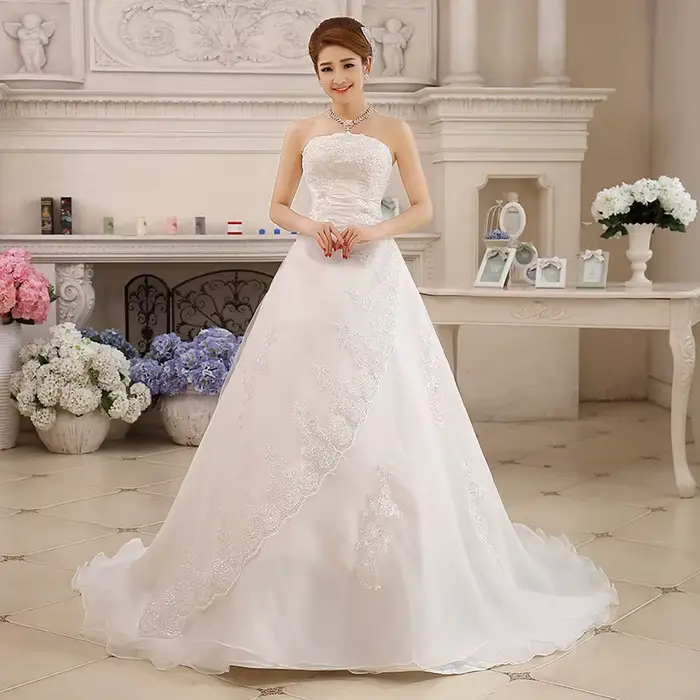 Robes de mariée en dentelle princesse personnalisées avec train