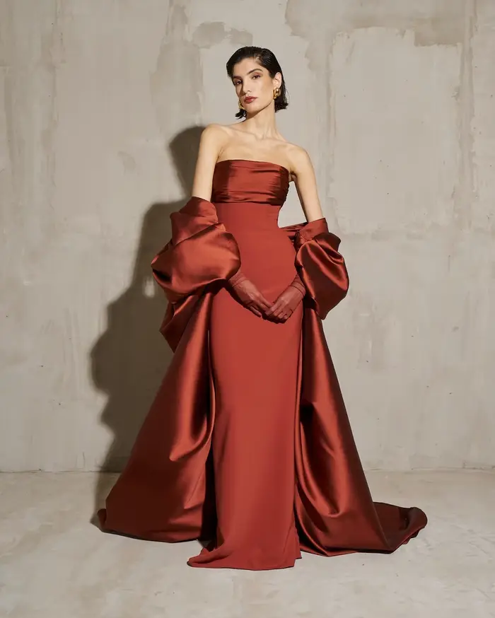 Robe de soirée Sharon Said en polyester satiné de forme sirène rouge rouille avec cape et soutien-gorge intégré pour femmes pour soirées officielles et événements spéciaux