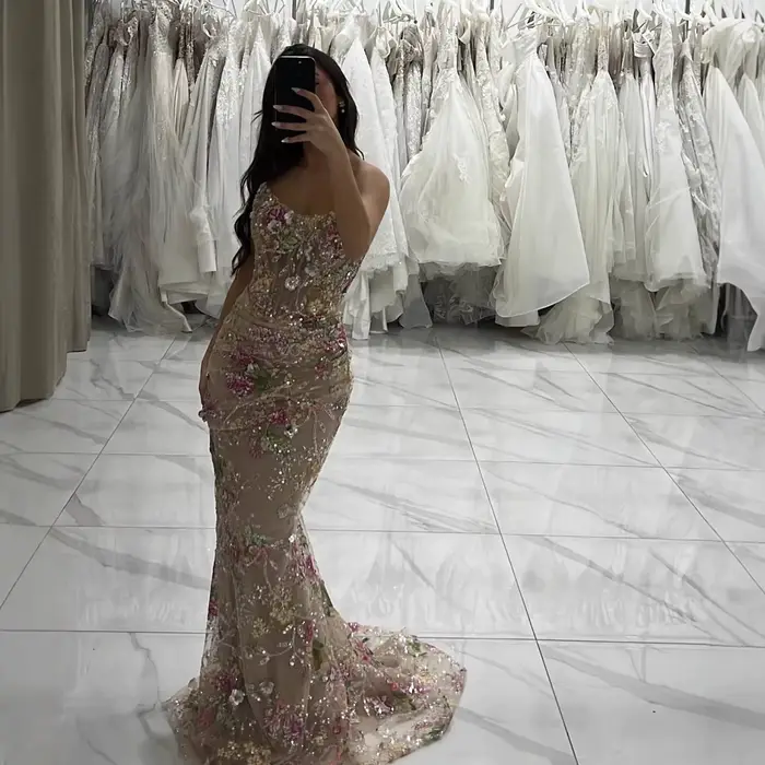 Robe de soirée sirène transparente ornée de perles florales couleur nude de luxe Serene Hill 2026 po