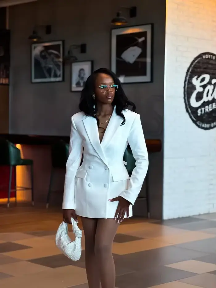 Chic blanc taille cintrée Robe femmes mode manches longues col en v profond Double boutonnage Mini