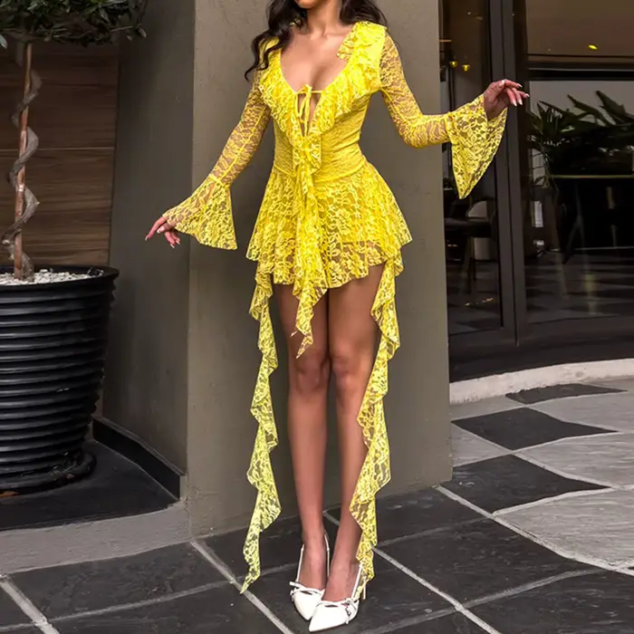Robe en dentelle transparente pour femme, manches longues, col en V, à nouer sur le devant, avec volants, pour soirée chic et événements spéciaux