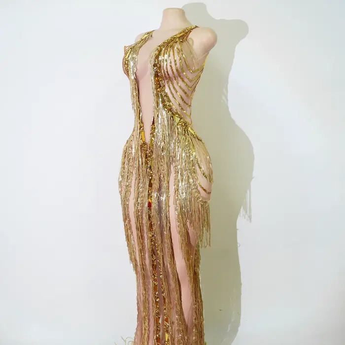 Robe longue de luxe dorée à franges et strass