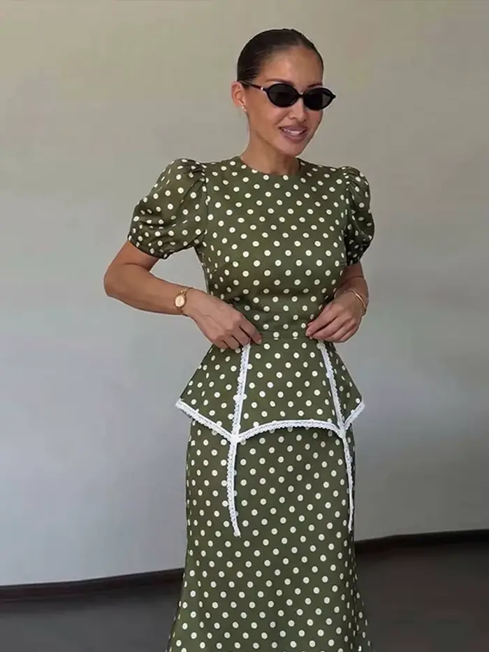 Ensemble deux pièces pour femme : Robe midi rétro élégante à pois avec haut à manches bouffantes et taille corset peplum