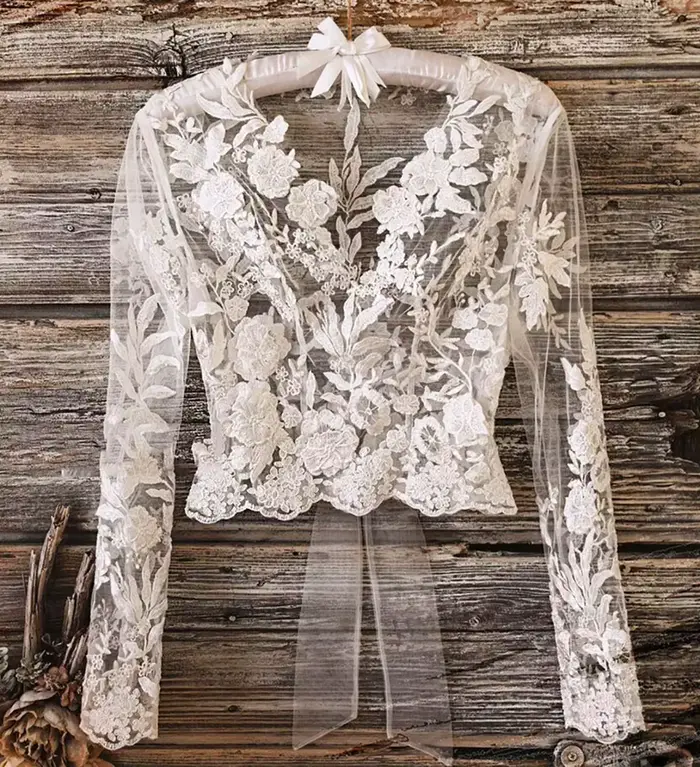 Cape de mariage élégante avec appliques en dentelle