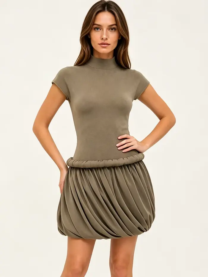 Robe mini chic à col montant et froncée PUAL, style élégant et moulant, idéale pour les soirées, les rendez-vous et les événements nocturnes, un incontournable pour 2026