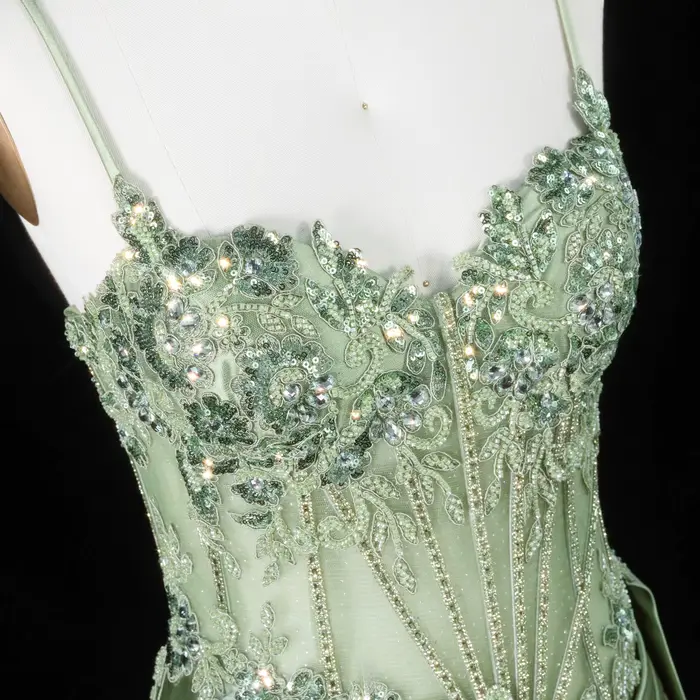 Robe de soirée Sharon Said 2026 en polyester satiné avec décolleté Mon Amour et motifs floraux pour mariage et bal de promo