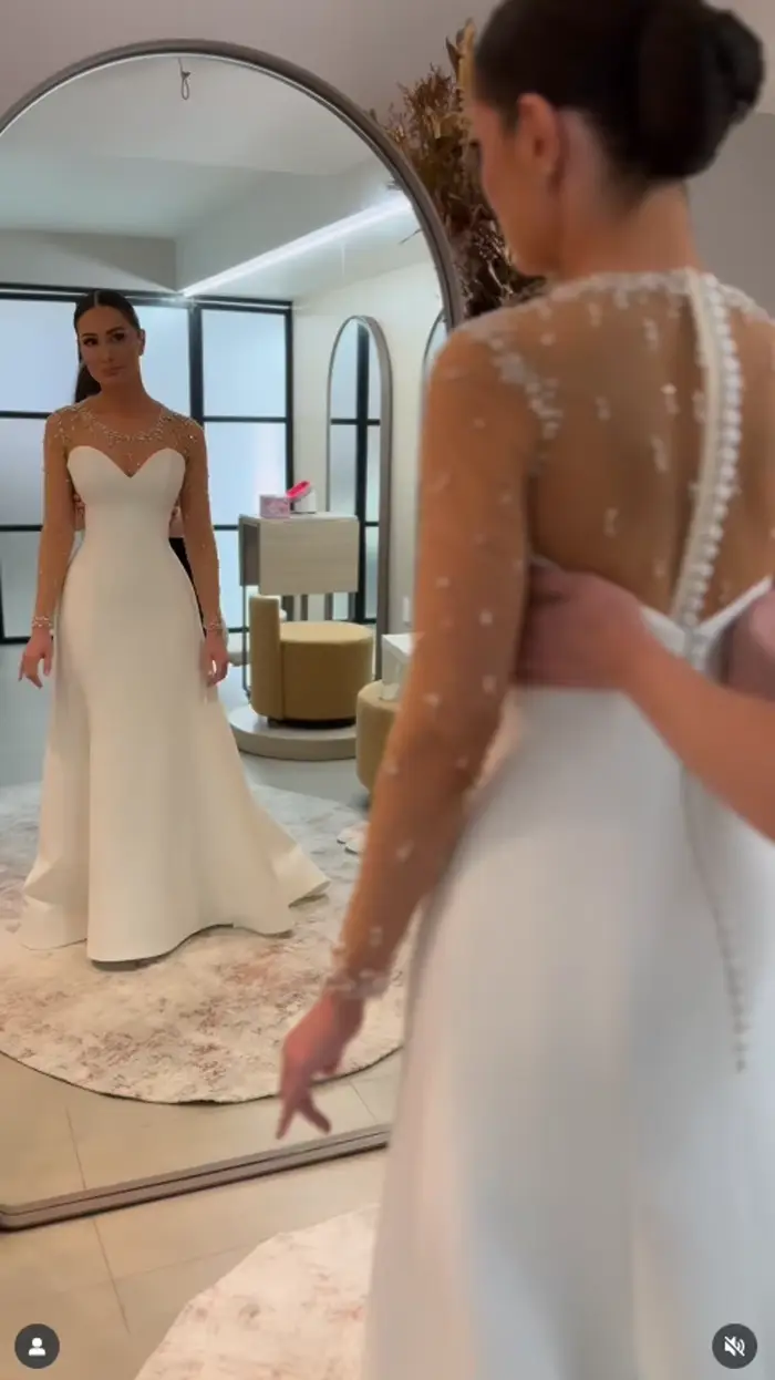Robe de mariée Ellie Moda exquise en polyester satiné avec perles, sirène, décolleté cuillère, train de couronne, soutien-gorge intégré, disponible en plusieurs tailles et couleurs, pour cérémonies de mariage et événements spéciaux