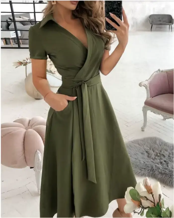 Robe mi-longue polyester à manches courtes col en V avec ceinture à nouer et poches latérales pour femmes occasions spéciales soirée festive ou bureau
