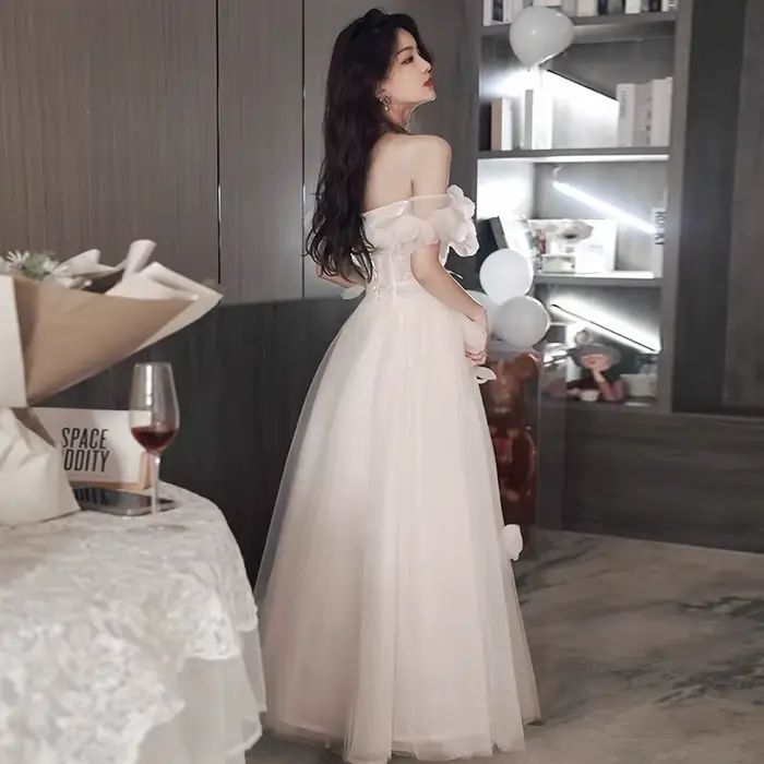 Robe de soirée blanche de luxe française avec train de balayage dentelle pour mariée ou occasions spéciales