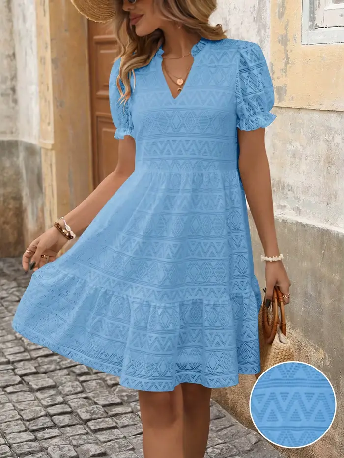 Robe d'été bleu clair pour femme avec manches bouffantes et œillets col en V silhouette une ligne pour vacances et occasions spéciales