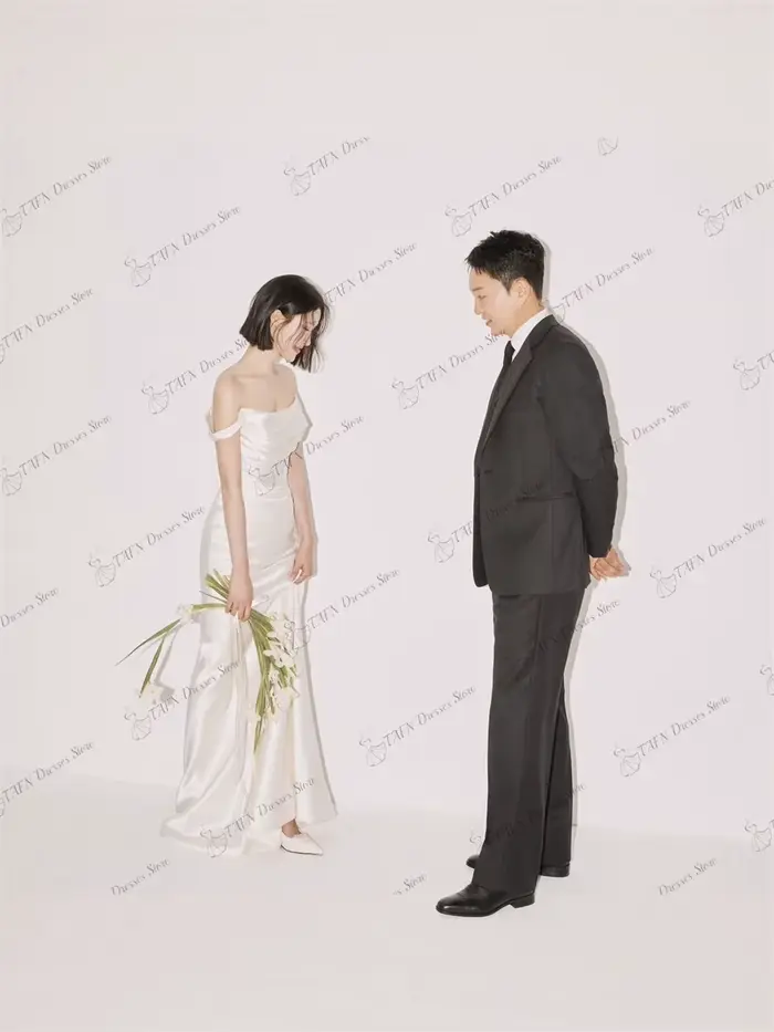 Robe de mariée sirène élégante en satin sans bretelles