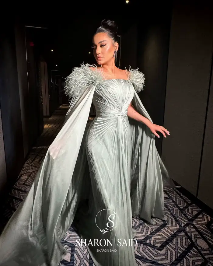 Robe de soirée Sharon Said en mousseline verte sauge avec soutien-gorge intégré et train de balayage pour femmes de tous âges, idéale pour mariages et soirées officielles