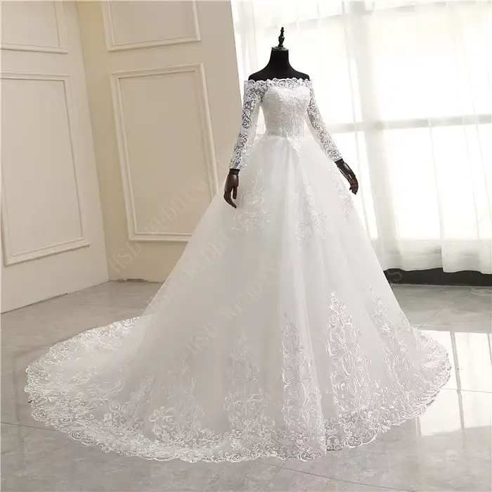 Robes de mariée en dentelle de luxe avec train de balayage
