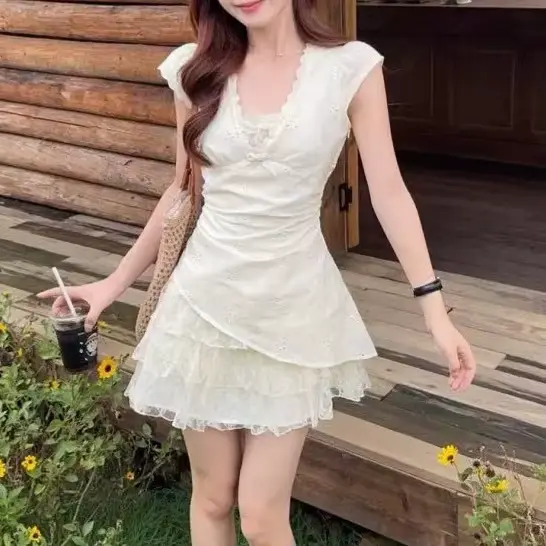 Robe d'été blanche pour femme
