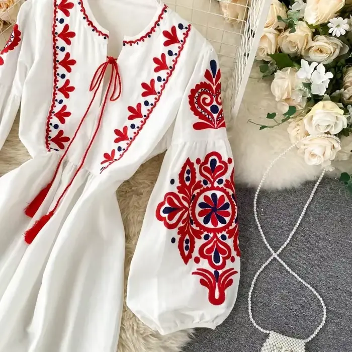 Robe plissée à fleurs brodées bohème pour femmes