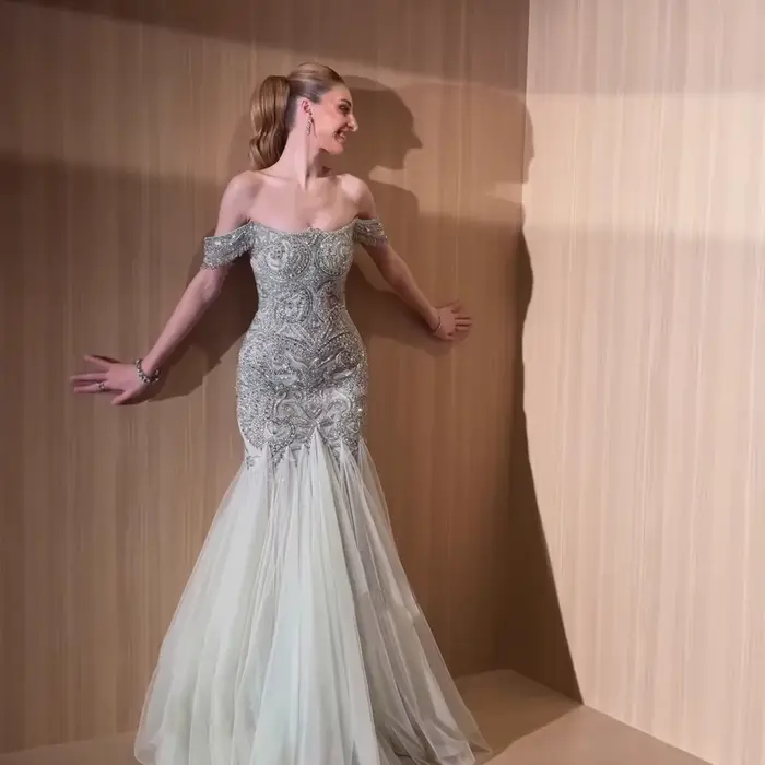 Robe de soirée sirène de luxe Serene Hill 2026 vert sauge perlée à épaules dénudées pour femme, idéa