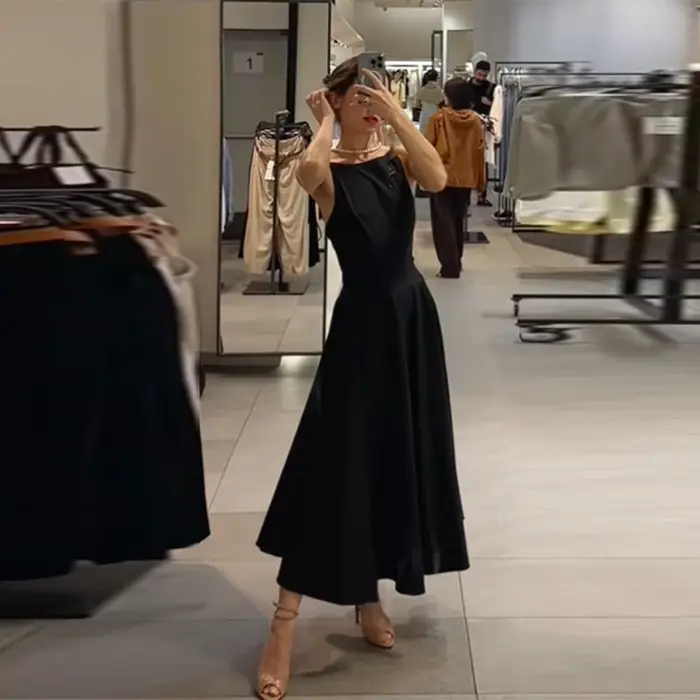 Robe midi noire pour femme