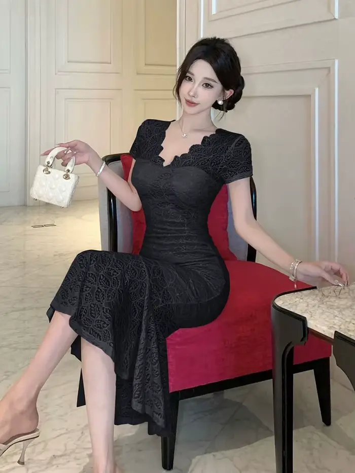 Robe de soirée française Fairycore en dentelle rose transparente pour femmes, silhouette sirène, col en V, bord volanté, idéale pour bal et événements de rue