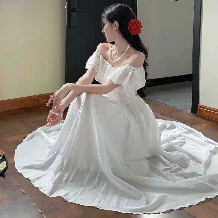 Robe longue blanche été 2025 col carré taille empire manches volantes asymétrique à une épaule jupe trapèze pour femme occasions spéciales