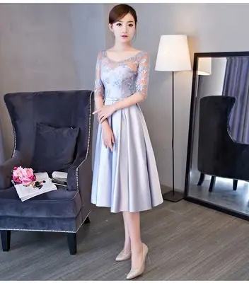 Robe de soirée élégante DongCMY 2026 en satin bleu marine courte avec dentelle
