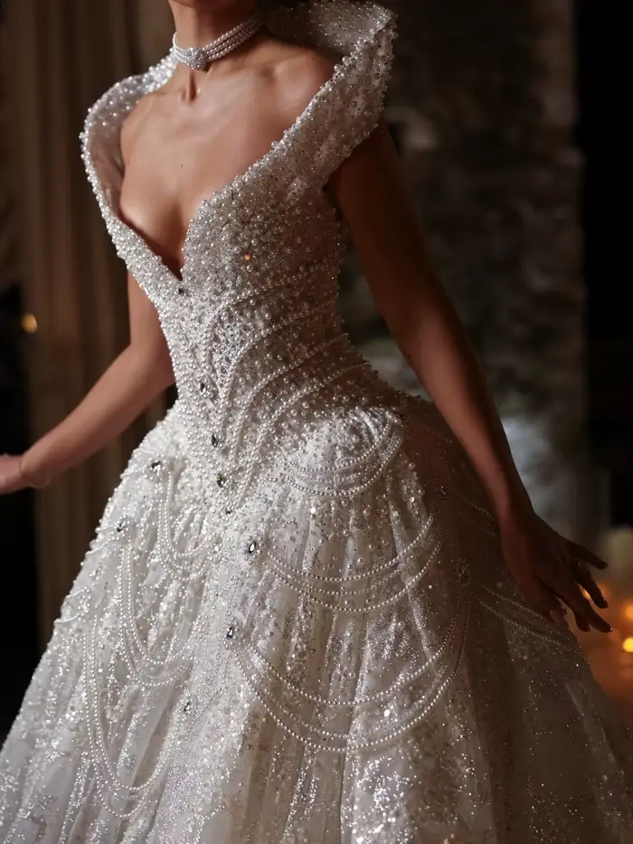 Robe de mariée princesse à épaules dénudées, col cache-cœur, sans manches, ornée de paillettes, de p