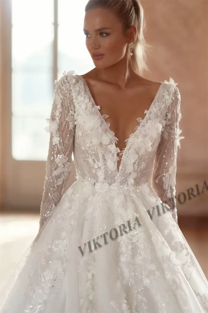 Robe de mariée Viktorias en polyester personnalisable pour femme avec col en V et train de brosse pour cérémonies et occasions spéciales