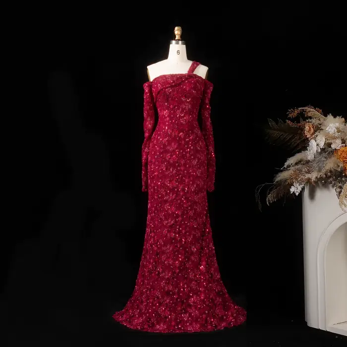 Robe de soirée sirène élégante rouge bordeaux Sharon Said Dubai avec perles florales lourdes