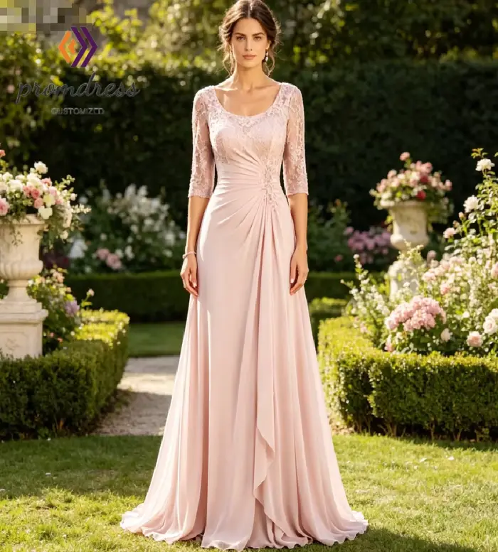 Robe élégante bleu poudré pour mère de la mariée en mousseline de soie avec détails perlés et dentelle pour soirées formelles et cérémonies de mariage