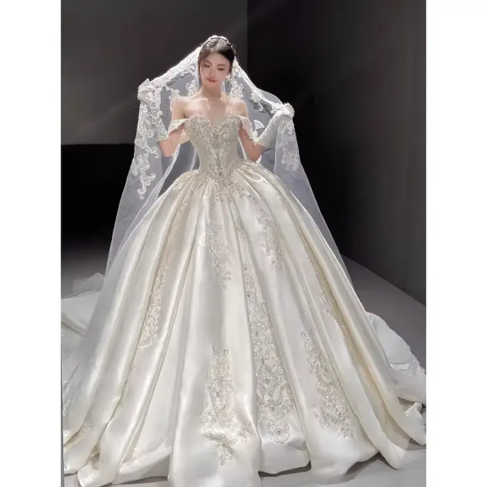 Robe de mariée légère en Satin