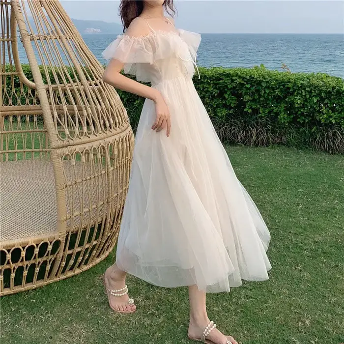 Robe d'été élégante en mousseline de soie et dentelle pour femme