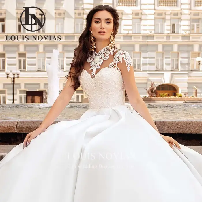Modiis-Robe de mariée Sarin en dentelle perlée détaillée